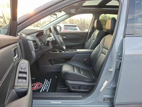 Certified 2023 Nissan Rogue SV w/ SV Premium B Package image 16