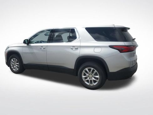 Used 2022 Chevrolet Traverse LS FWD image 3