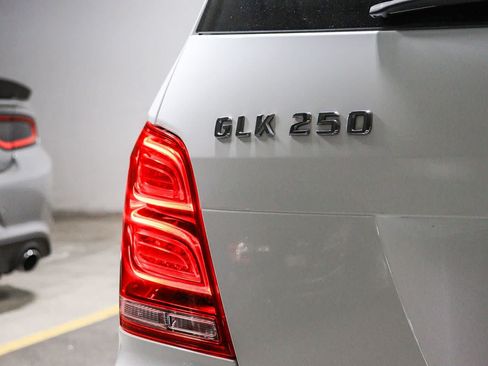 Used 2013 Mercedes-Benz GLK 250 BlueTEC 4MATIC image 11