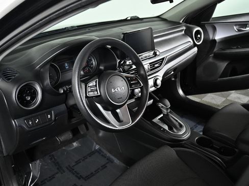 Used 2022 Kia Forte LXS w/ LXS Technology Package image 9