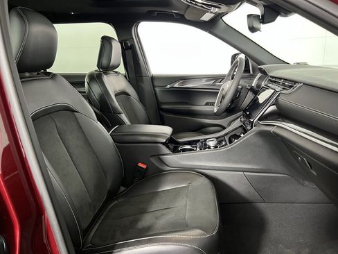 Used 2023 Jeep Grand Cherokee L Laredo image 35