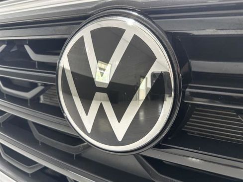 Certified 2024 Volkswagen Atlas Cross Sport SE image 9