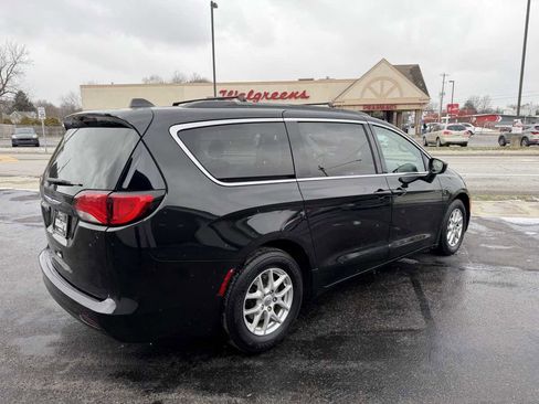 Used 2021 Chrysler Voyager Lxi image 5