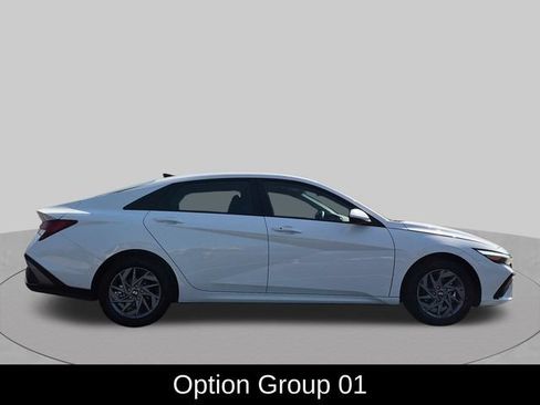 Used 2026 Hyundai Elantra Hybrid FWD image 4