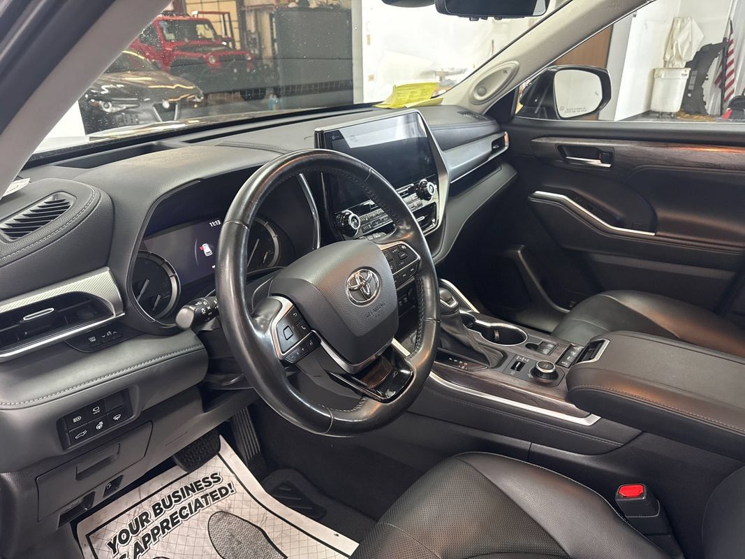 Used 2021 Toyota Highlander Platinum AWD/4WD image 8
