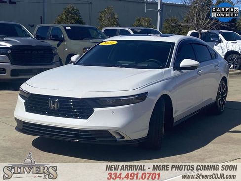 Used 2023 Honda Accord Touring image 3