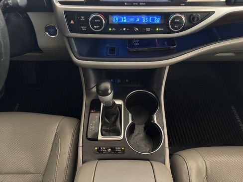 Used 2016 Toyota Highlander Limited Platinum AWD/4WD image 22