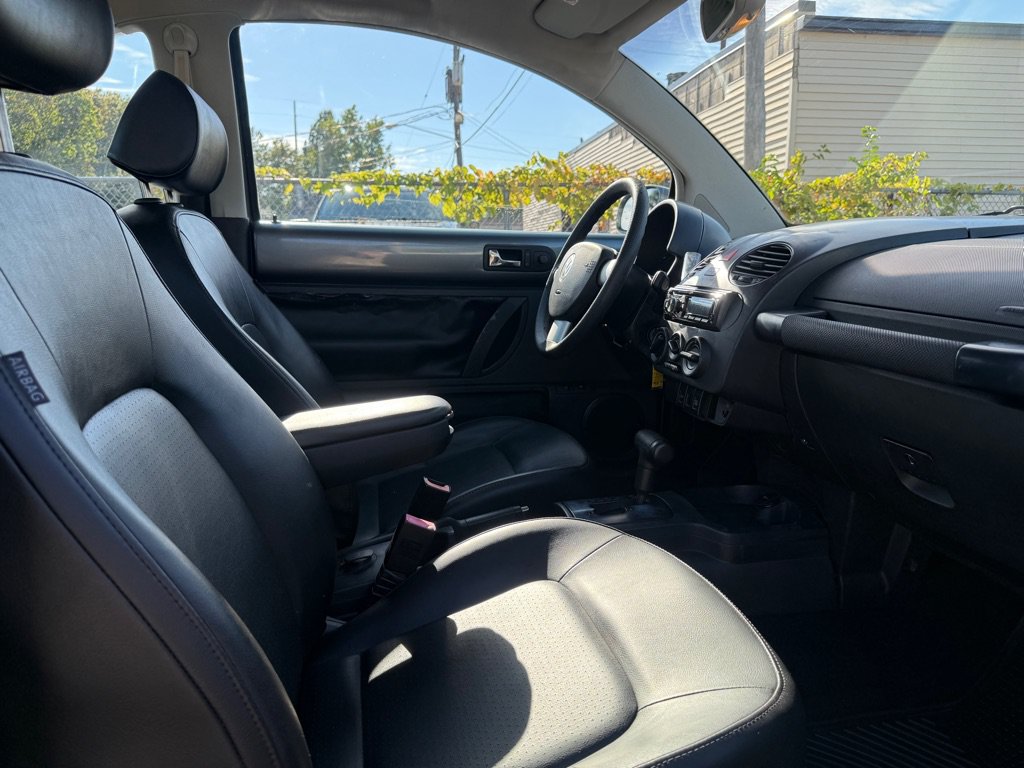 Used 2008 Volkswagen Beetle S FWD image 8