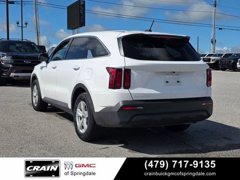 Used 2023 Kia Sorento LX FWD image 5