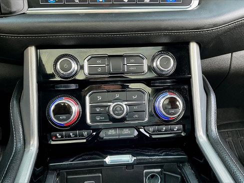 Used 2021 GMC Yukon Denali image 15