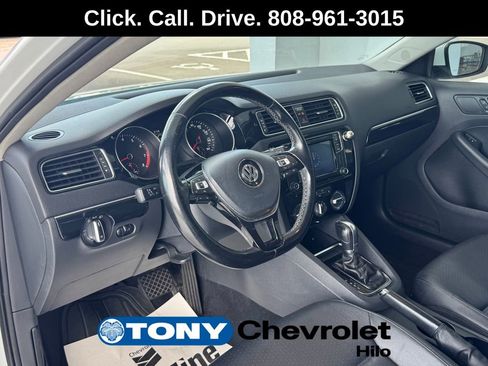 Used 2016 Volkswagen Jetta SEL w/ Lighting Package FWD image 9