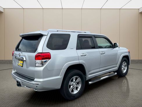 Used 2013 Toyota 4Runner SR5 w/ Convenience Pkg image 3