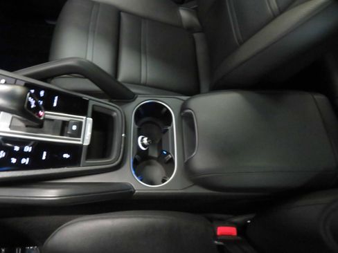 Used 2019 Porsche Cayenne image 42
