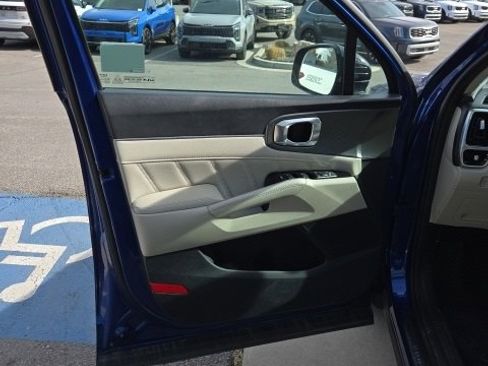 Certified 2022 Kia Sorento SX image 10