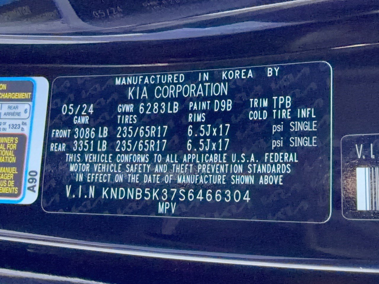 Used 2025 Kia Carnival FWD image 32