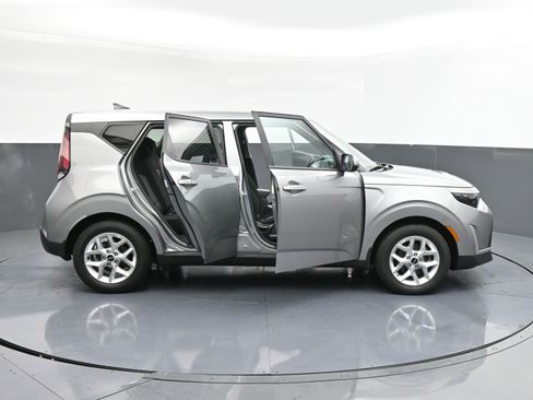 Used 2023 Kia Soul LX w/ LX Technology Package image 42