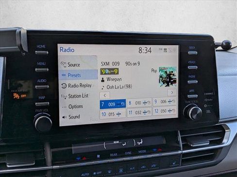 Used 2022 Toyota Sienna XLE image 18