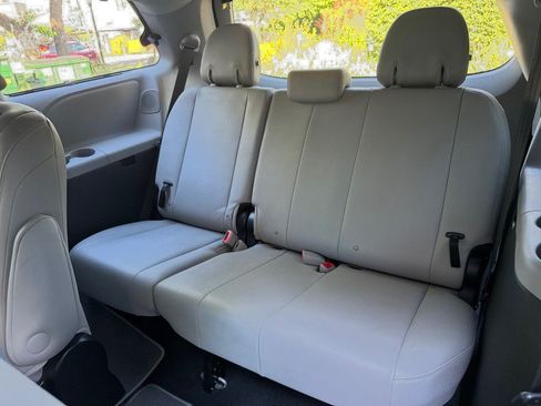 Used 2017 Toyota Sienna Limited Premium AWD/4WD image 37