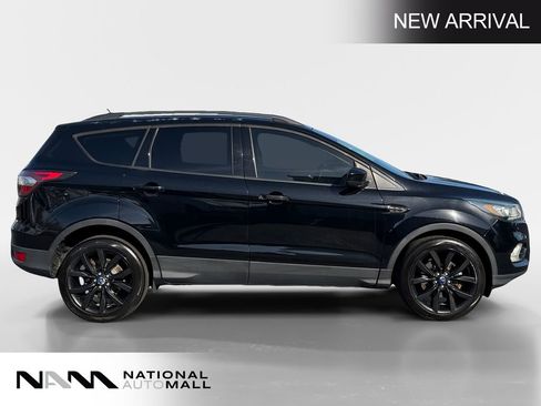 Used 2017 Ford Escape SE w/ Equipment Group 201A image 6