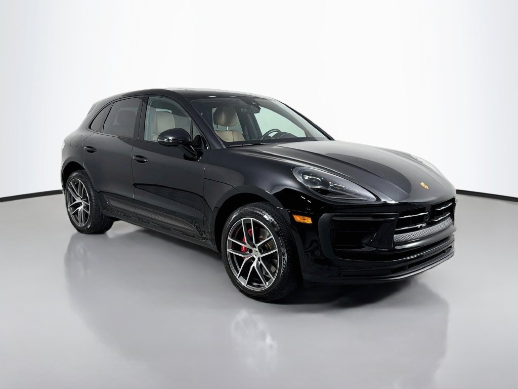 Used 2023 Porsche Macan S AWD/4WD image 3