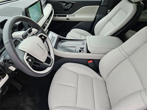 New 2026 Lincoln Aviator Premiere image 12