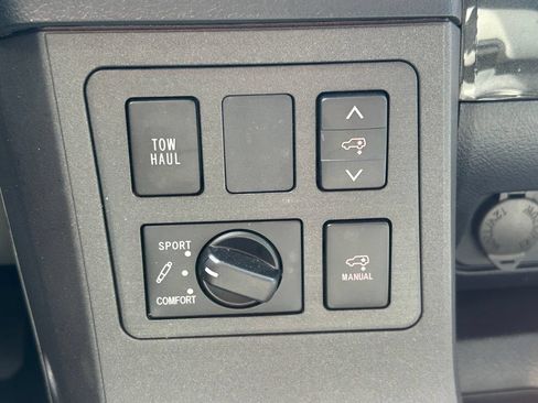Used 2019 Toyota Sequoia Platinum RWD image 37