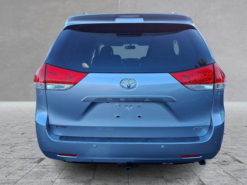 Used 2014 Toyota Sienna XLE w/ Entertainment Package image 9