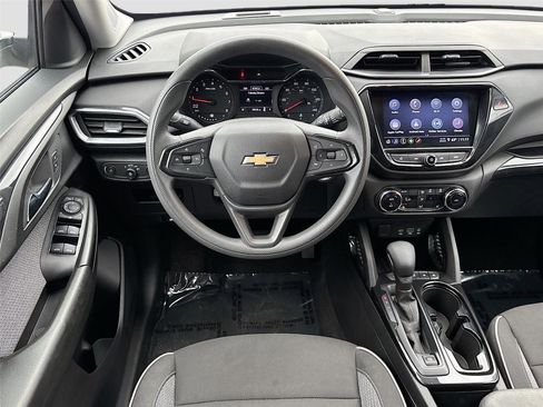 Used 2023 Chevrolet TrailBlazer LT w/ Convenience Package image 21