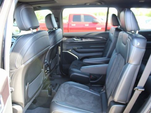 Used 2022 Jeep Grand Cherokee L Laredo image 27