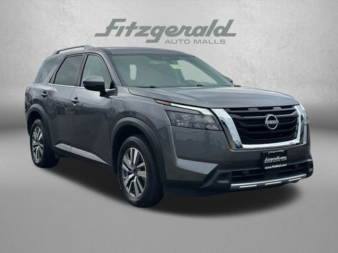 Used 2025 Nissan Pathfinder SL image 1