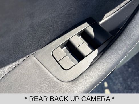 Used 2023 Tesla Model Y Performance image 11