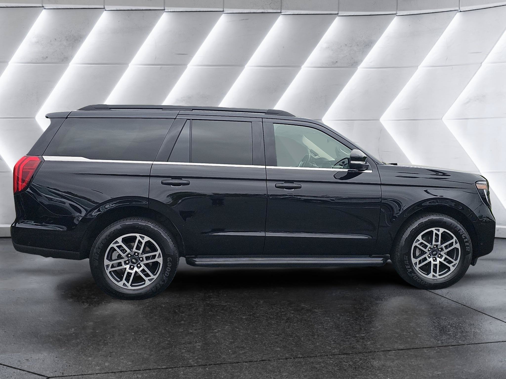 Certified 2025 Ford Expedition Active RWD image 8
