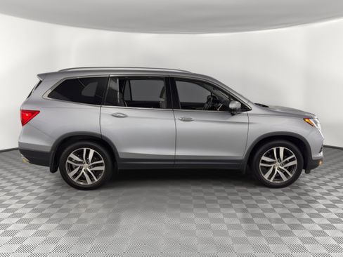 Used 2017 Honda Pilot Touring image 8