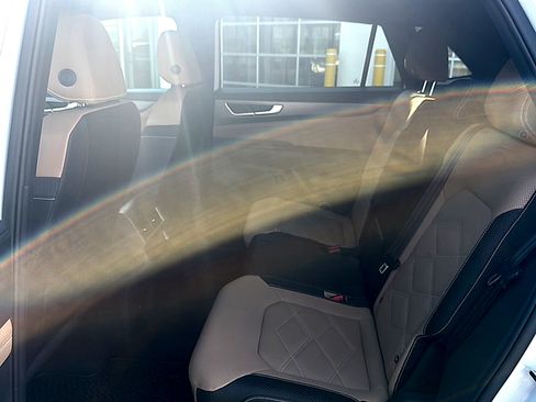 Used 2025 Volkswagen Atlas Cross Sport SE FWD image 8