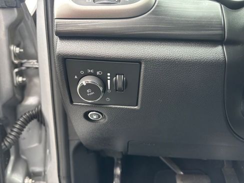 Used 2020 Jeep Grand Cherokee Altitude image 21