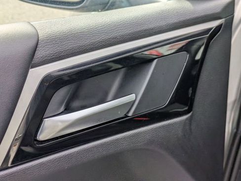 Used 2024 Mitsubishi Outlander SE Black Edition image 12