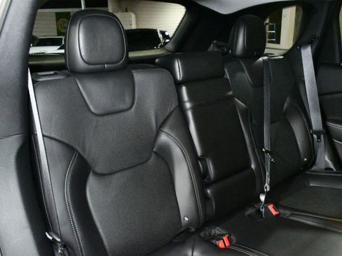 Used 2019 Jeep Cherokee Limited image 18