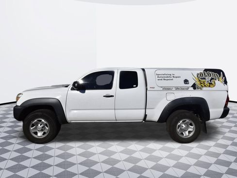 Used 2015 Toyota Tacoma PreRunner w/ Convenience Package RWD image 2