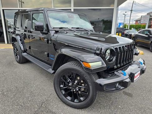 Used 2021 Jeep Wrangler Unlimited Sahara AWD/4WD image 2