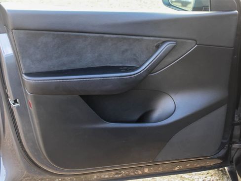 Used 2022 Tesla Model Y Performance image 18