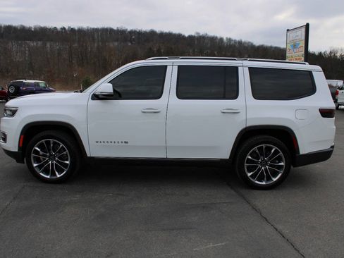 Used 2022 Jeep Wagoneer Series III w/ Premium Group I image 2