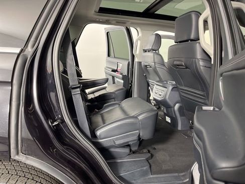 Used 2025 Ford Expedition Platinum AWD/4WD image 46