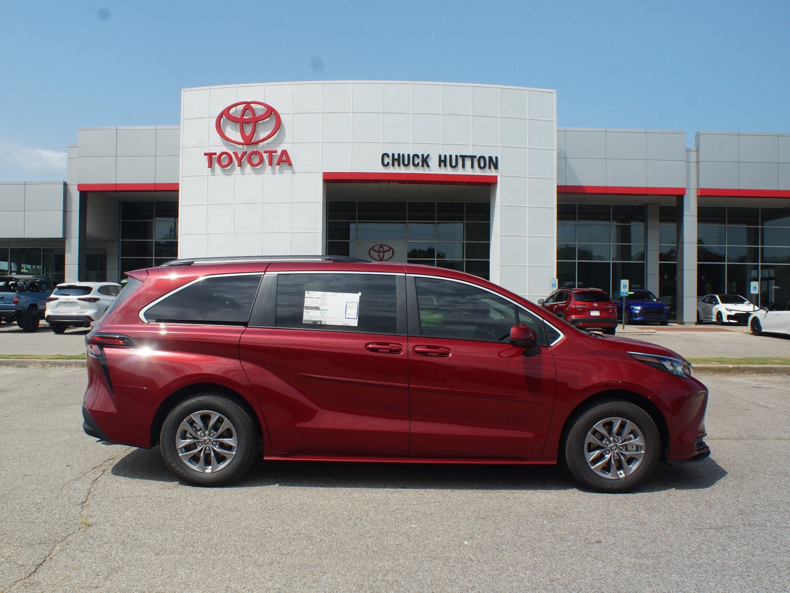 Certified 2026 Toyota Sienna LE AWD/4WD image 11