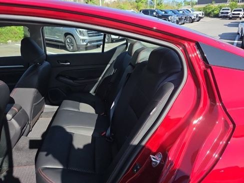 Used 2023 Nissan Altima 2.5 SR FWD image 12