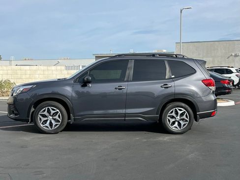 Used 2023 Subaru Forester Premium image 4
