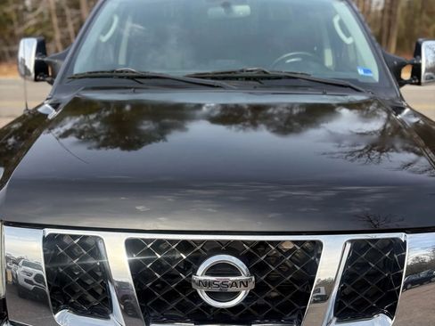 Used 2011 Nissan Titan SL w/ SL Technology Pkg image 5