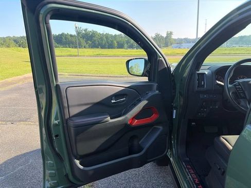 Used 2025 Nissan Frontier PRO-4X AWD/4WD image 16