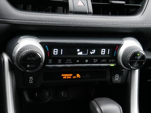 Used 2021 Toyota RAV4 XLE w/ Carpet Mat Package (TMS) image 23