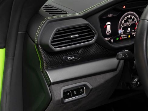 Used 2021 Lamborghini Urus image 17