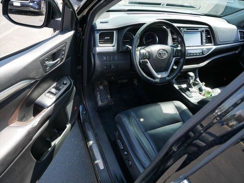 Certified 2017 Toyota Highlander Limited w/ Carpet Mat Package AWD/4WD image 11